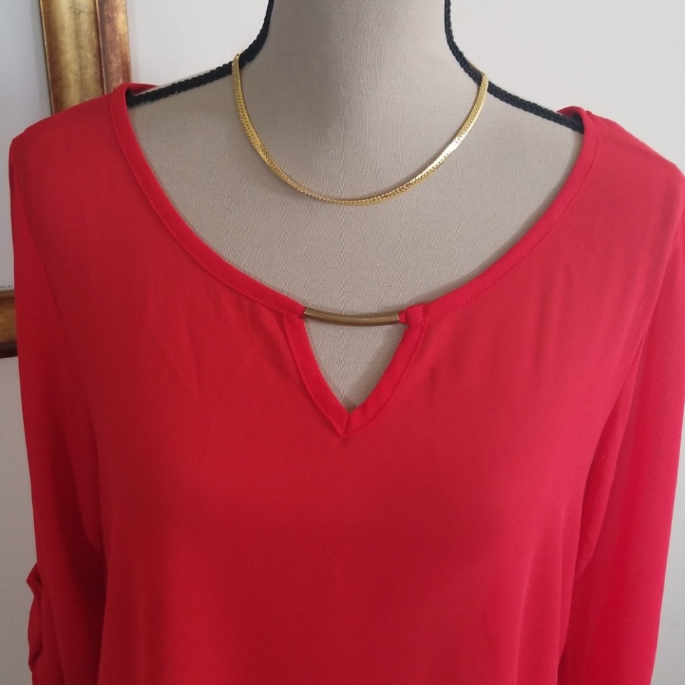 Sheer Red Top Button -Tap sleeves High low size L - Picture 3 of 8